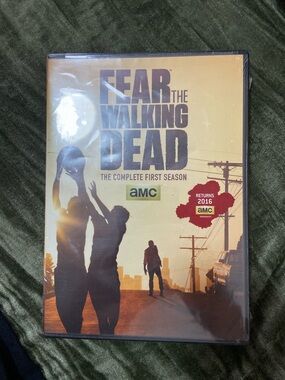 Fear the Walking Dead: The Complete First Season - AMC (Yellow/Brown)
